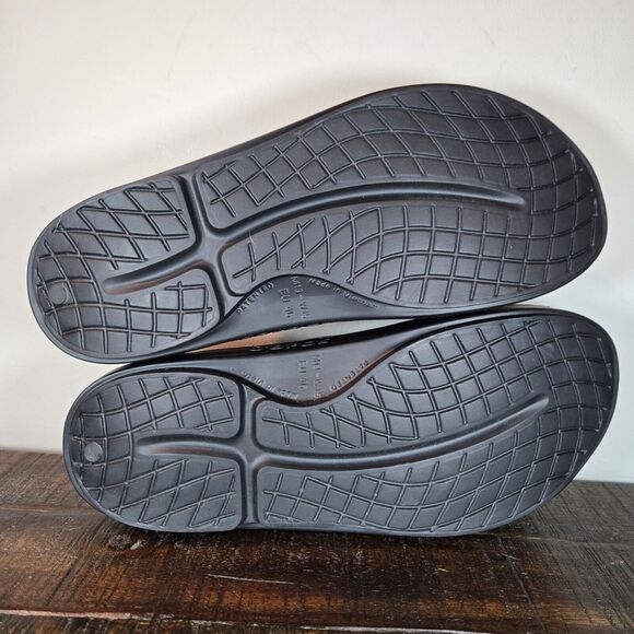 NEW Oofos OOahh Mens Size 13 Recovery Slip-On Slides Beach Sandals Black